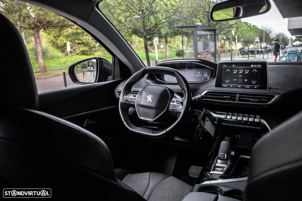 Peugeot 3008 1.2 PureTech Allure Pack EAT8 - 32