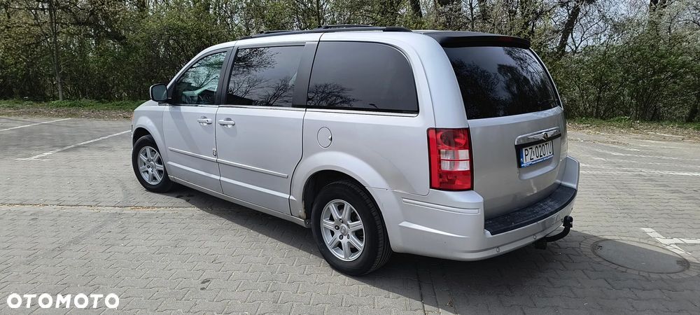 Chrysler Town & Country - 4