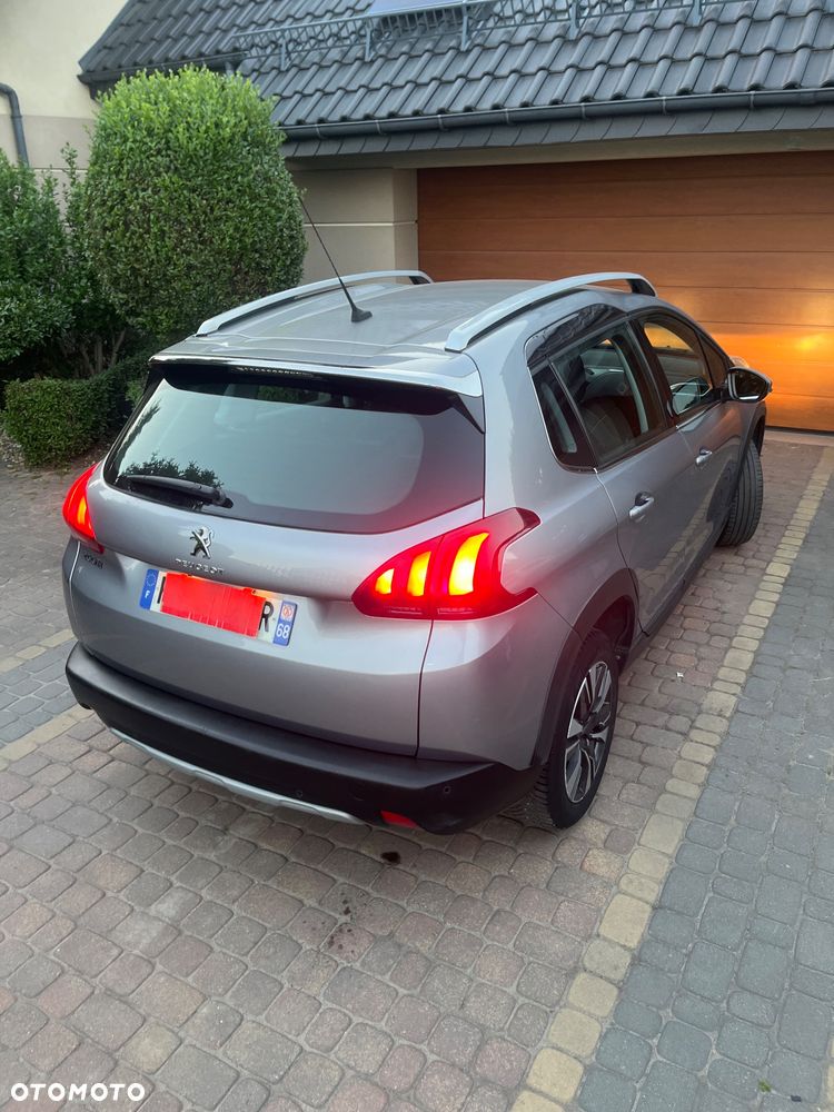 Peugeot 2008 1.2 Pure Tech Signature - 11