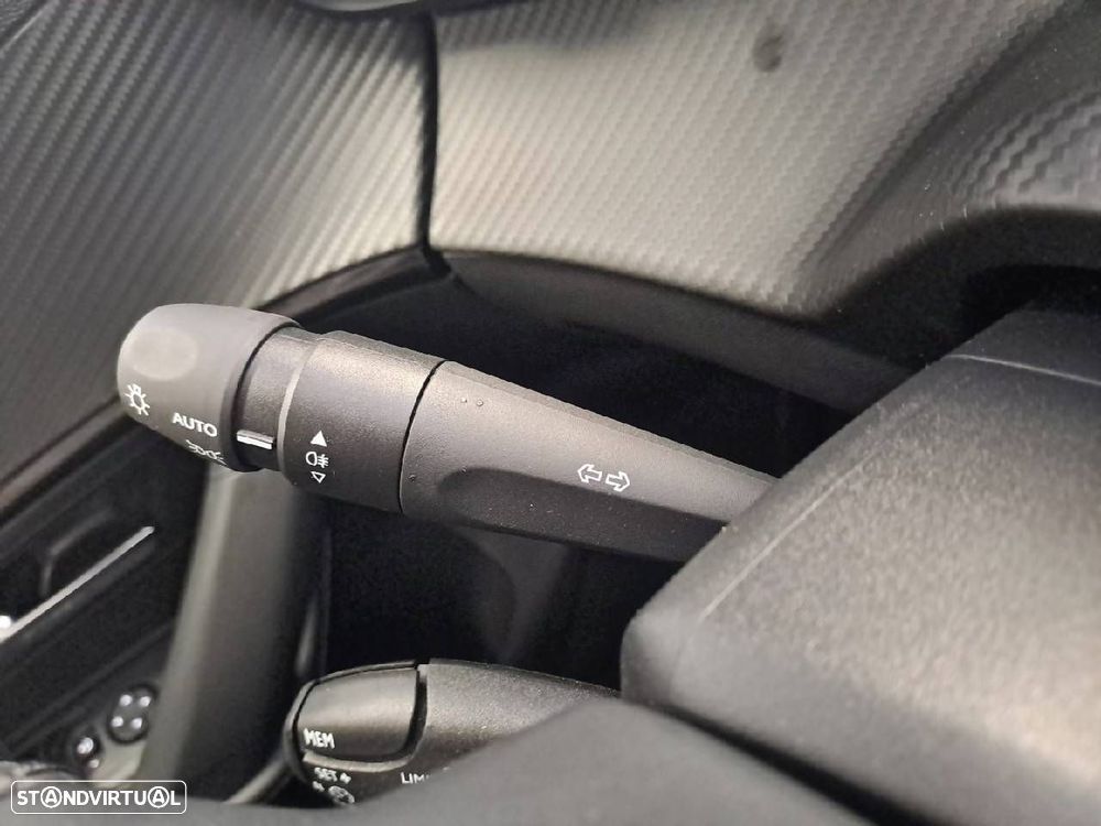 Peugeot e-2008 54 kWh Allure - 15