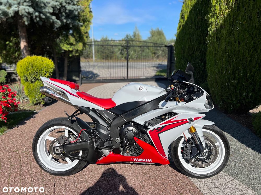 Yamaha R1 - 6