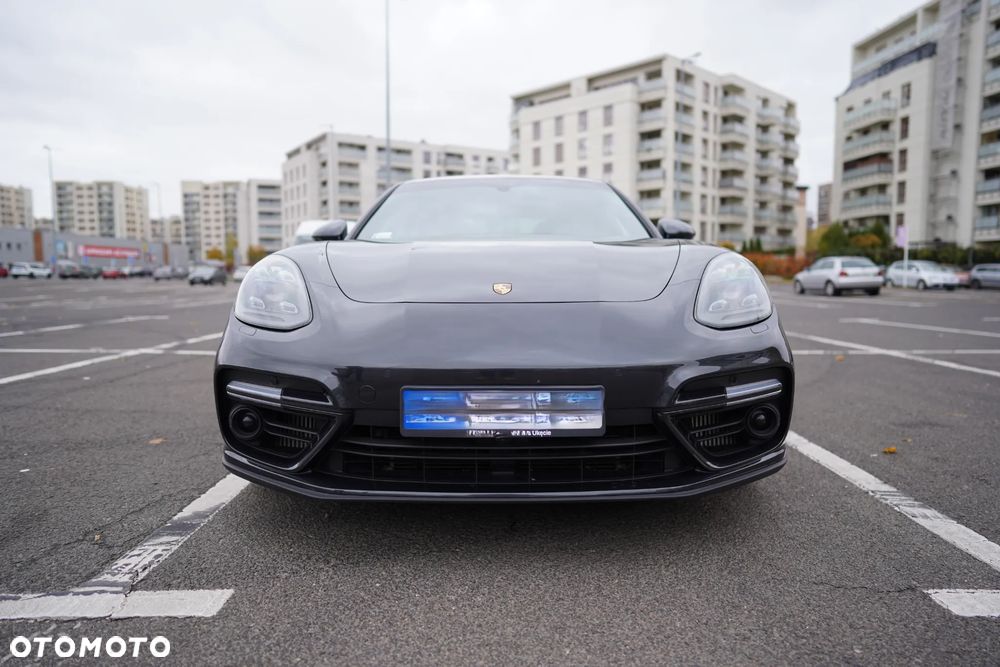 Porsche Panamera Turbo - 1