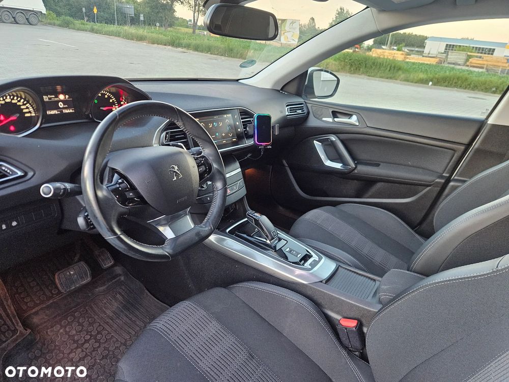 Peugeot 308 1.2 PureTech GPF Allure S&S EAT8 - 17