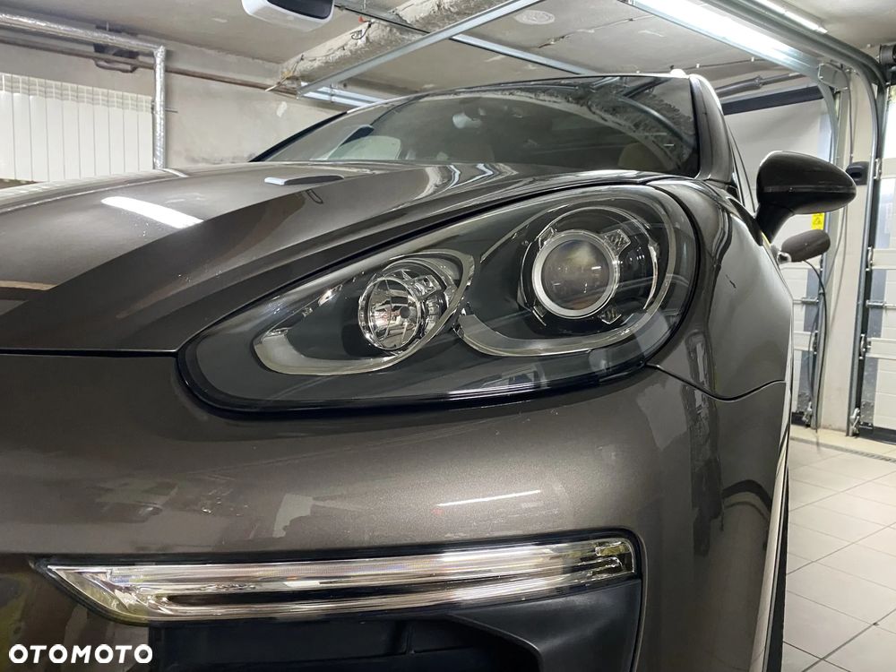Porsche Cayenne ver-s-e--hybrid-platinum-edition - 3