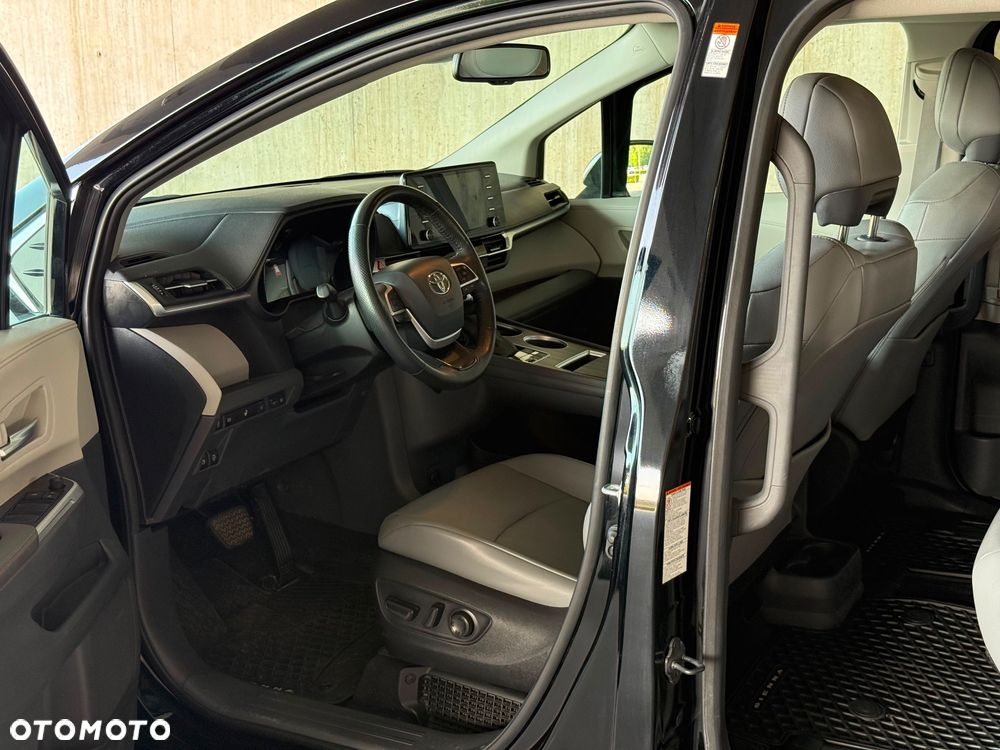 Toyota Sienna - 12