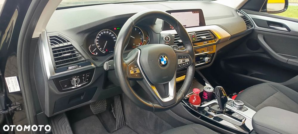 BMW X3 sDrive18d - 13