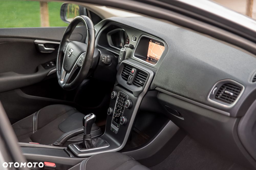 Volvo V40 D2 Drive-E Momentum - 24