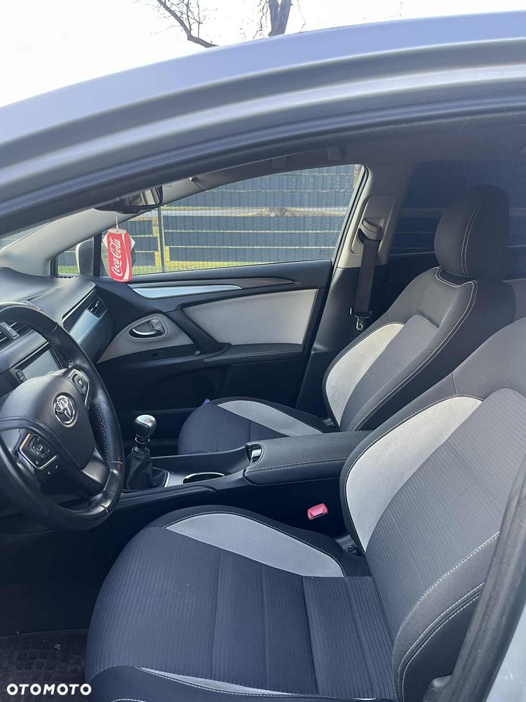 Toyota Avensis - 8