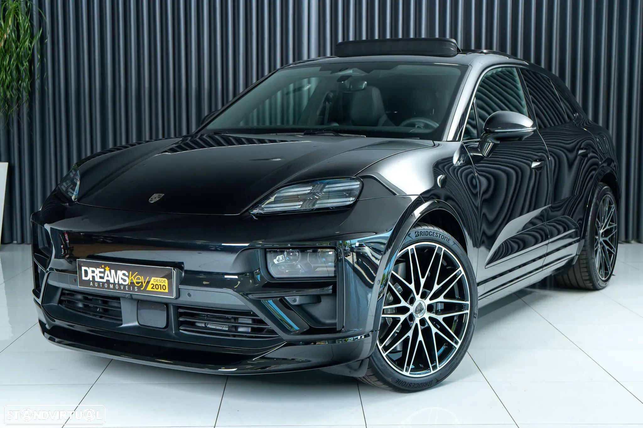 Porsche Macan Electric Turbo - 1