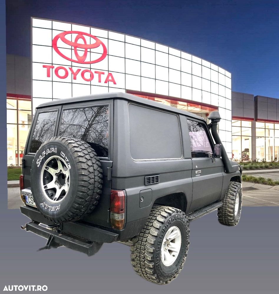 Toyota Land Cruiser - 4