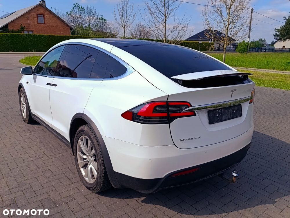Tesla Model X - 6