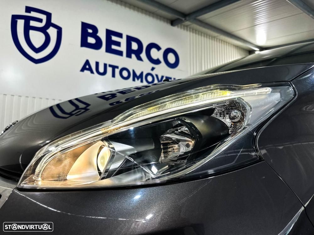 Peugeot 208 1.2 PureTech Allure - 13