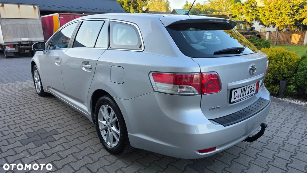 Toyota Avensis 1.8 Comfort - 15