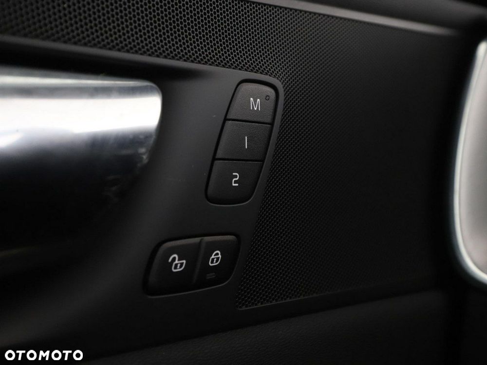 Volvo XC 60 T8 Plug-In Hybrid AWD Inscription - 37