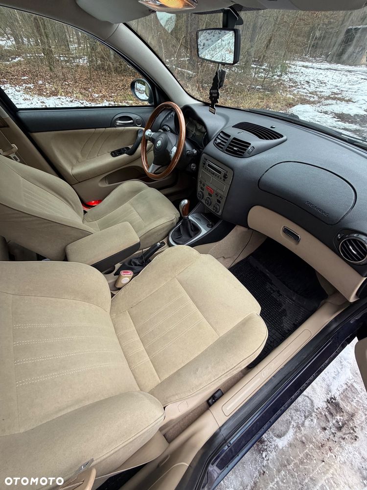 Alfa Romeo 147 1.6 T.S Distinctive - 9