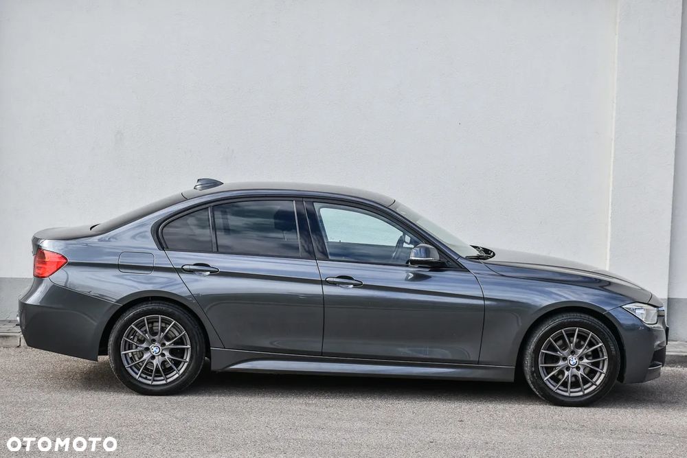 BMW Seria 3 320d DPF Edition Sport - 17