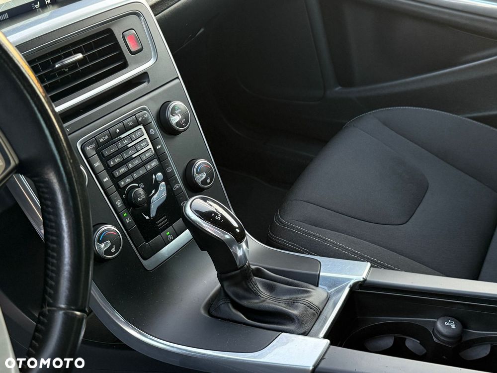 Volvo V60 Cross Country D3 Geartronic Summum - 19