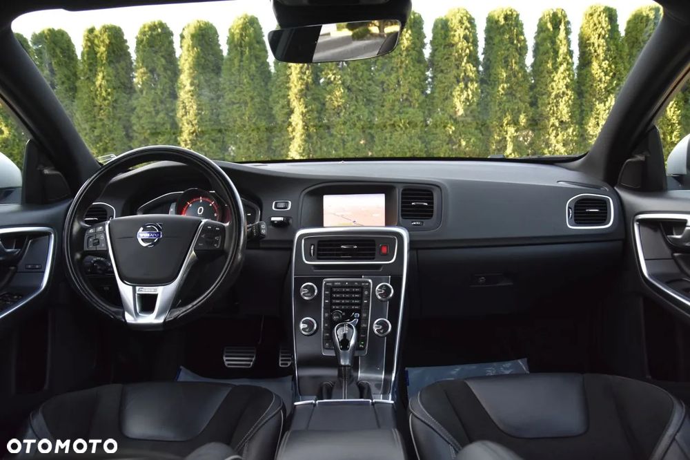 Volvo V60 D3 AWD Geartronic R-Design - 10