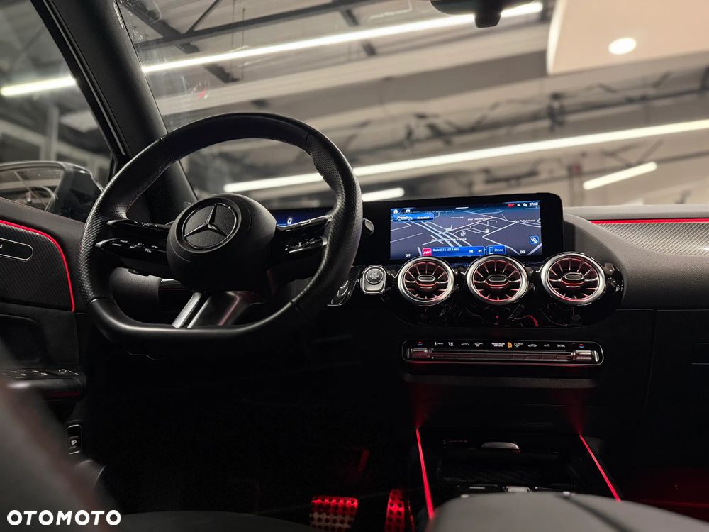 Mercedes-Benz GLA 200 AMG Line - 14