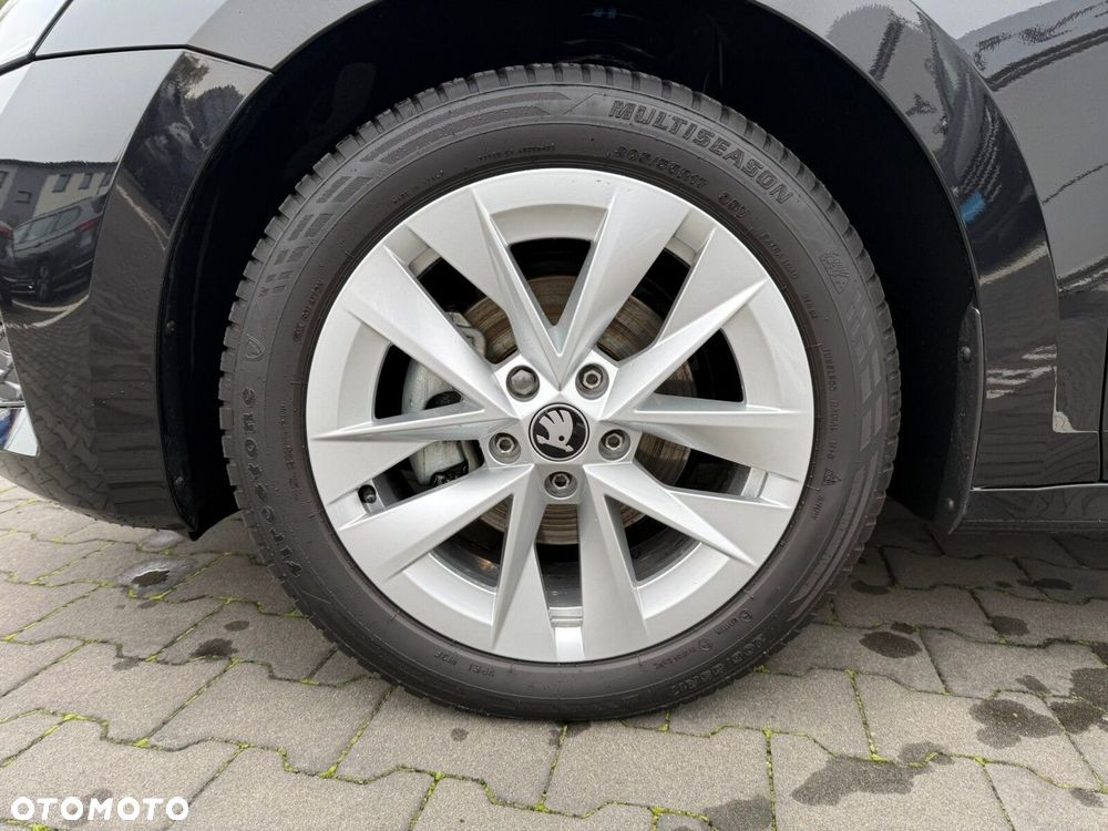 Skoda Octavia 1.5 TSI mHEV Selection DSG - 33
