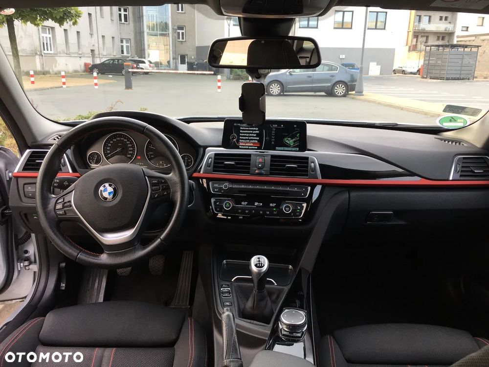 BMW Seria 3 320d Sport Line - 16