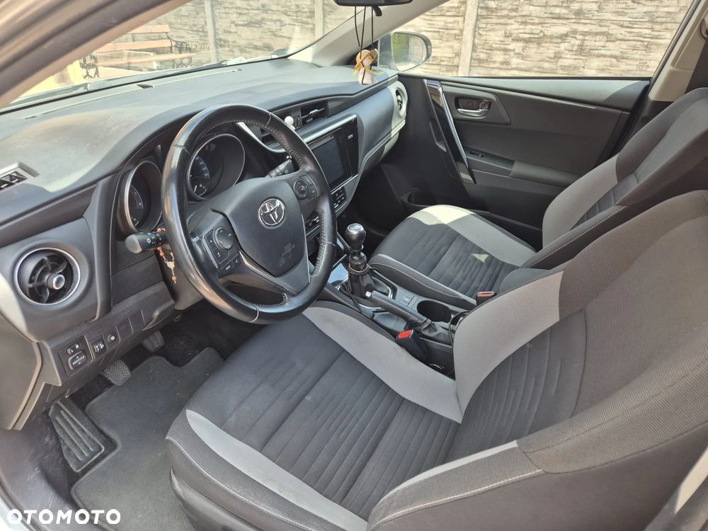 Toyota Auris 1.6 Premium Comfort - 6