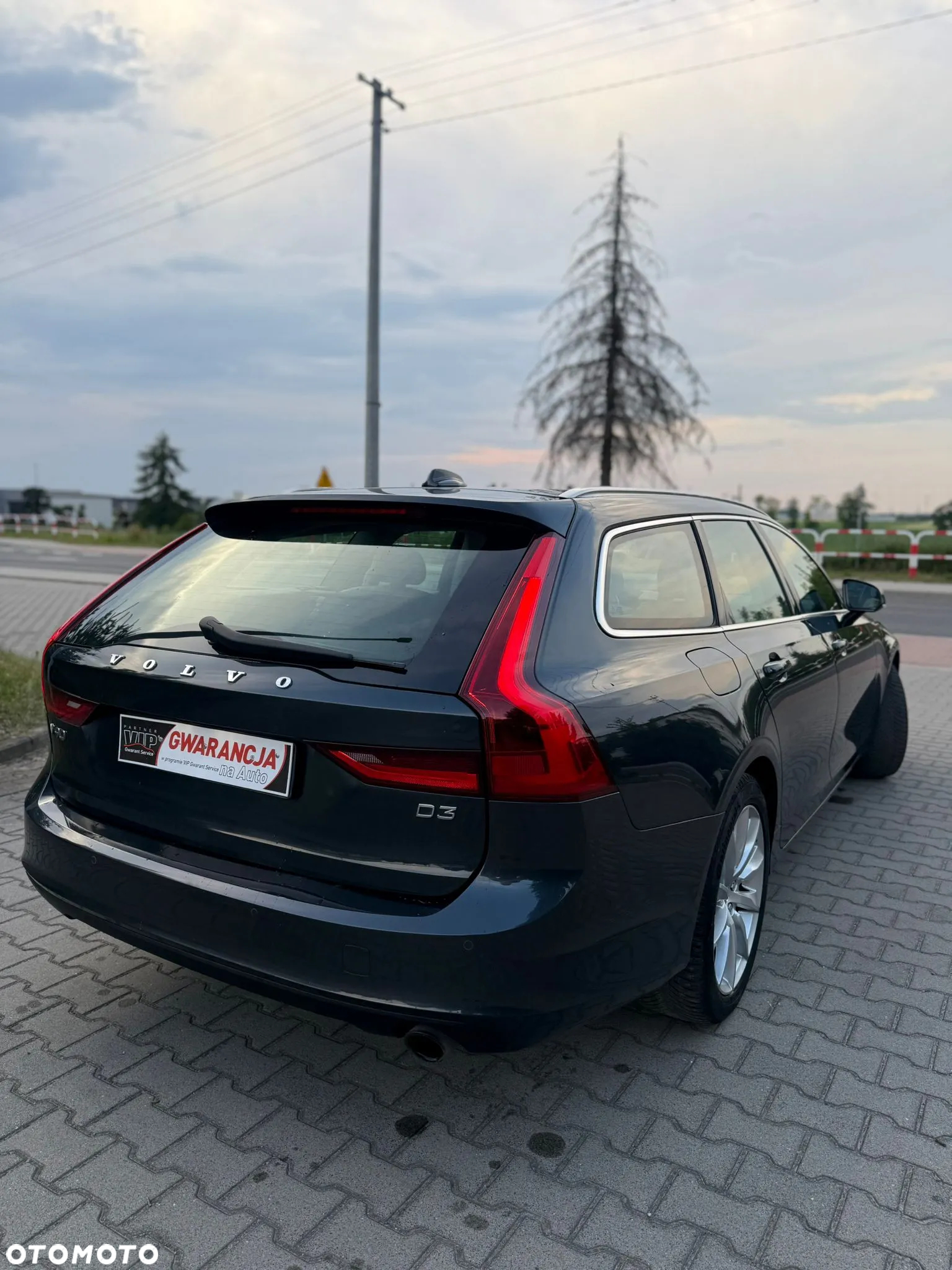 Volvo V90 D3 Momentum Pro - 4