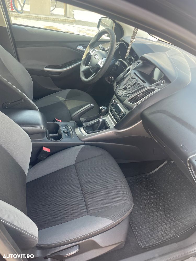 Ford Focus 1.6 TDCI DPF Titanium - 6