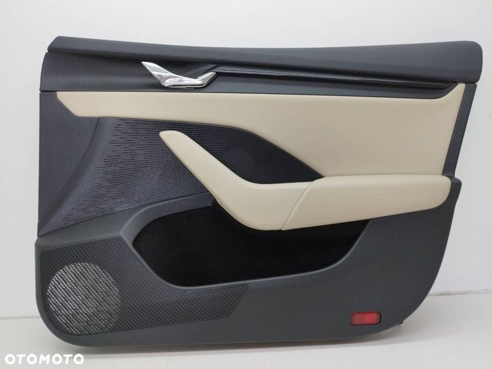 BOCZEK DRZWI PRZÓD PRAWY TAPICERKA SKODA OCTAVIA IV EU