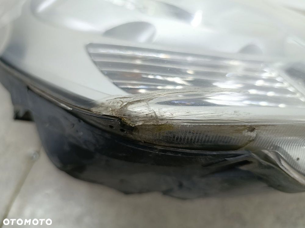 LAMPA PRZÓD PRAWA HYUNDAI H-1 II 92102-4H0XX - 7