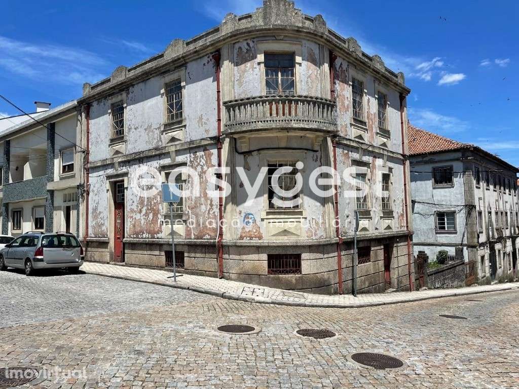 Prédio de 3 andares localização no centro da cidade para recuperar - Grande imagem: 3/12