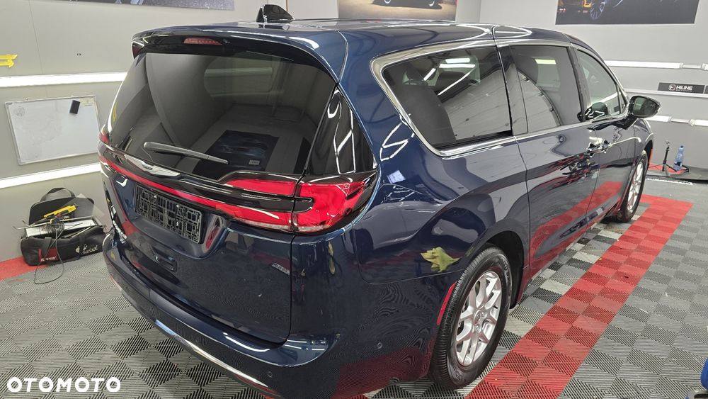 Chrysler Pacifica - 9
