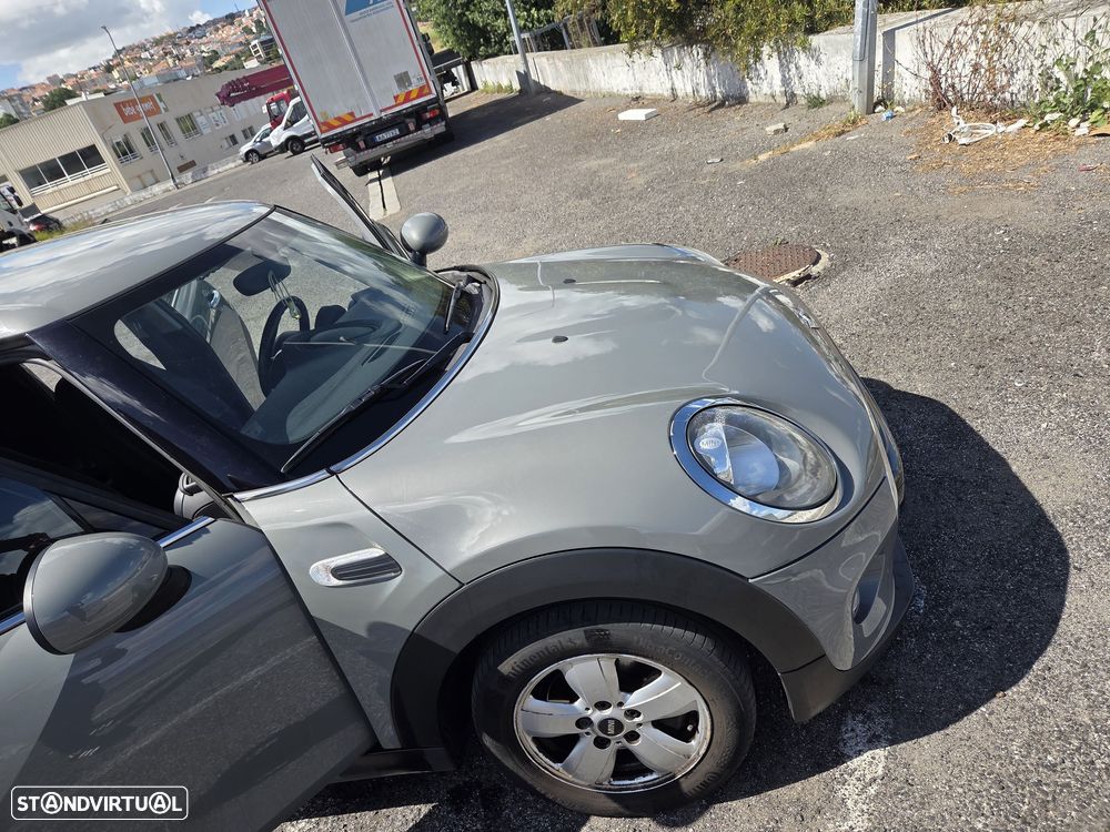 MINI 5 Portas Cooper D Auto - 7