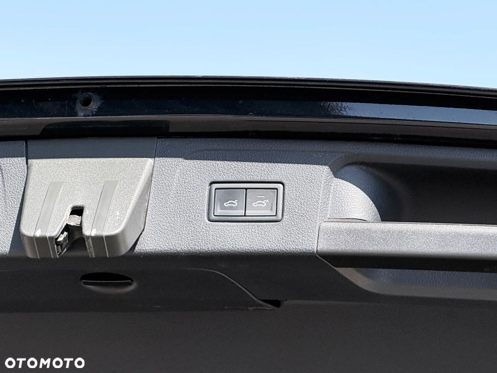 Volkswagen Passat Variant 2.0 TDI EVO Elegance DSG - 15