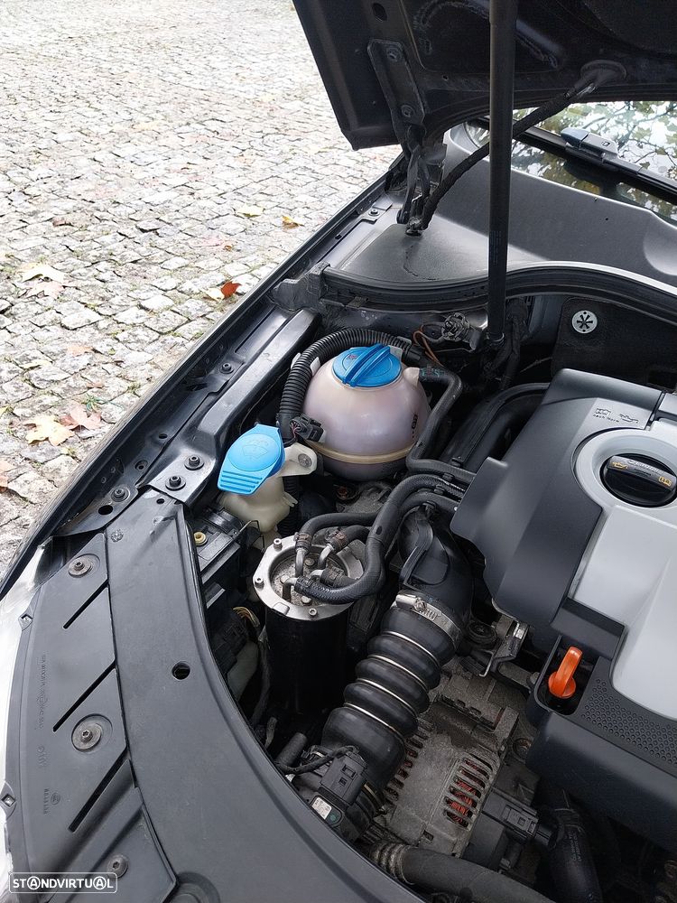 VW Passat 2.0 TDI Confortline - 9