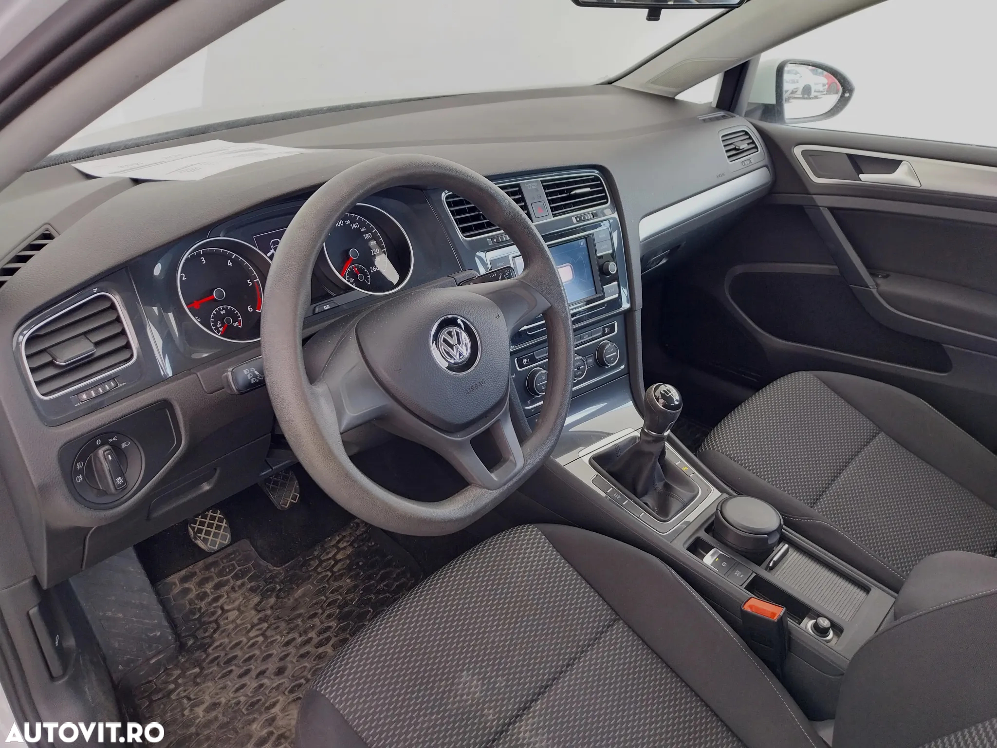 Volkswagen Golf 1.6 TDI Trendline - 8