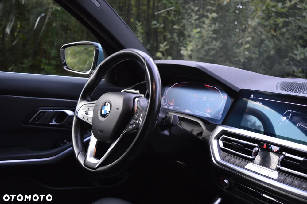BMW Seria 3 330i - 18