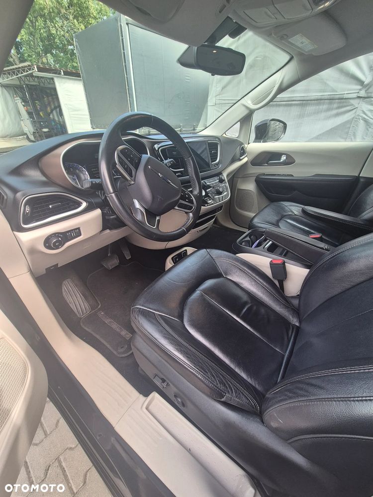 Chrysler Pacifica - 7