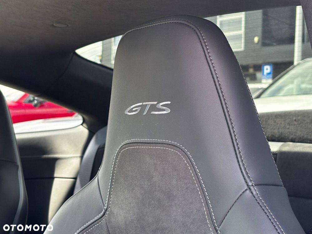Porsche 911 - 32