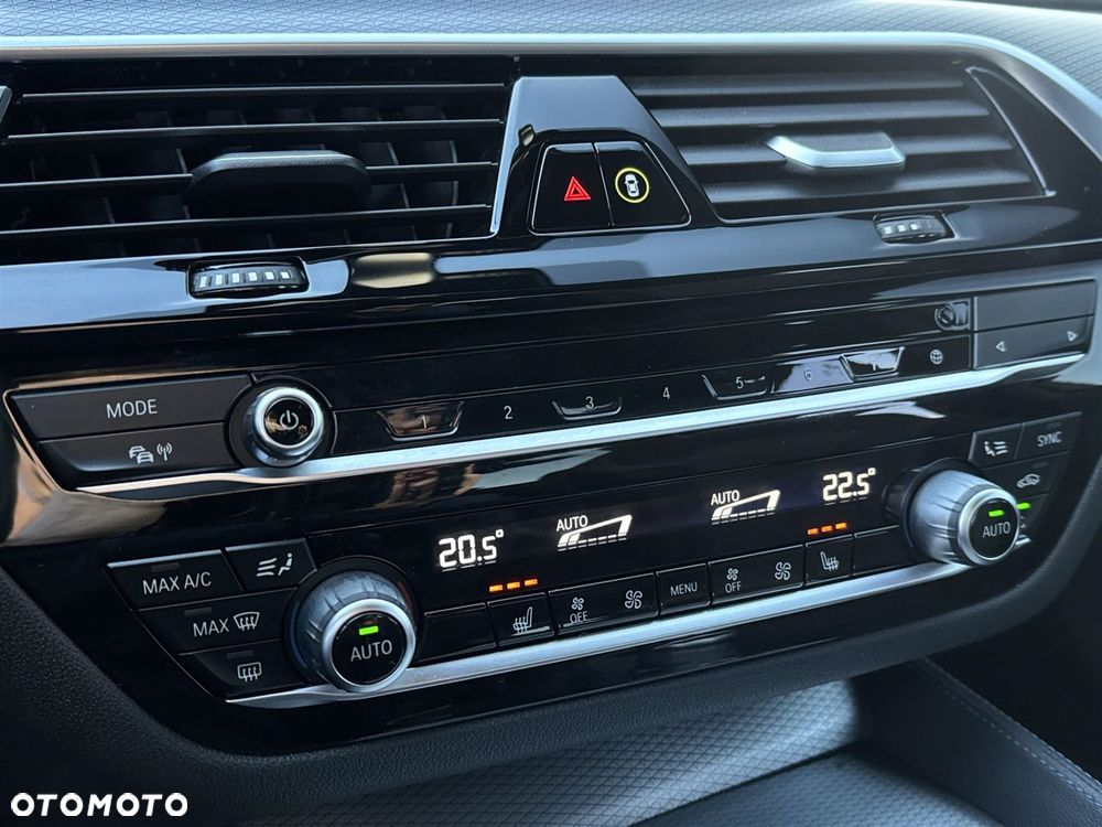 BMW Seria 5 520d xDrive - 12