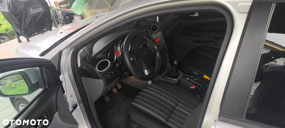 Ford Focus 1.6 Ambiente - 3