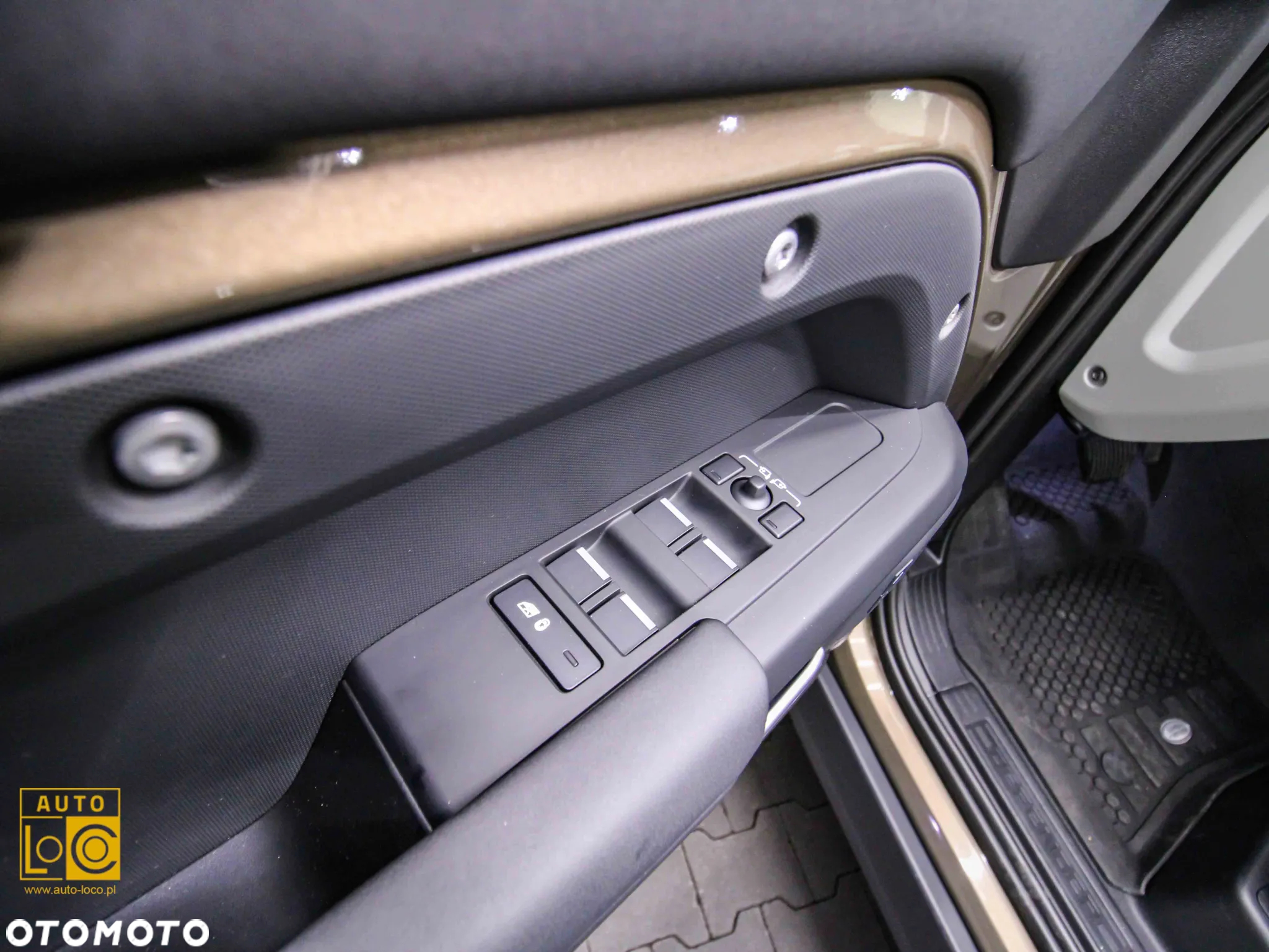Land Rover Defender 110 2.0 P300 X-Dynamic HSE - 33