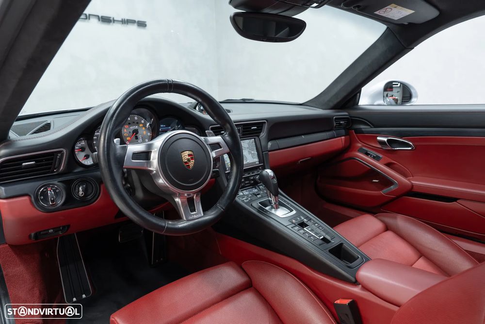Porsche 911 (991) Carrera 4 GTS PDK - 18