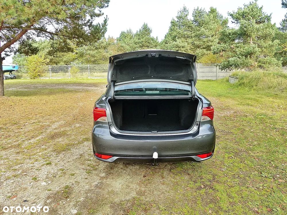 Toyota Avensis 1.8 Premium - 9