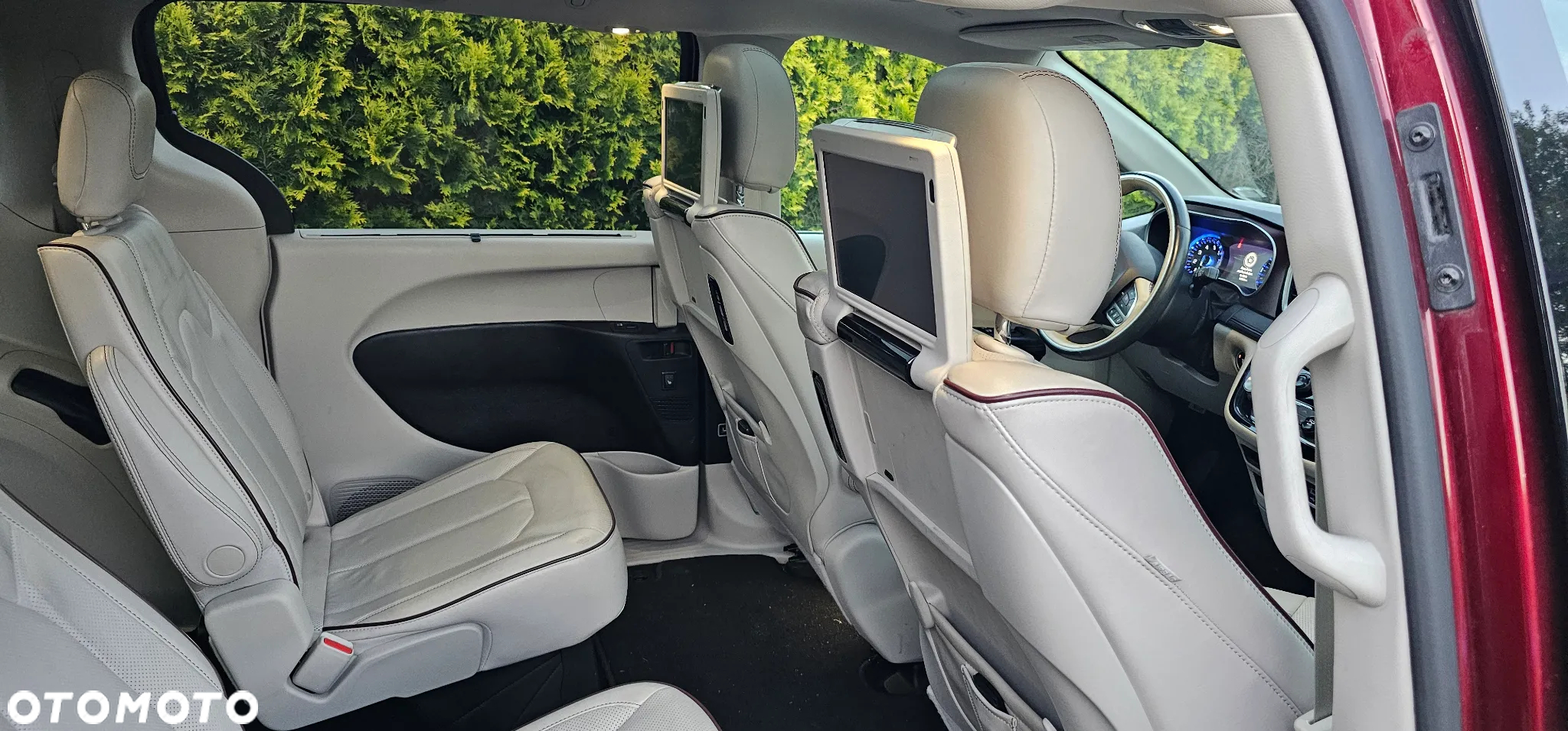 Chrysler Pacifica - 8