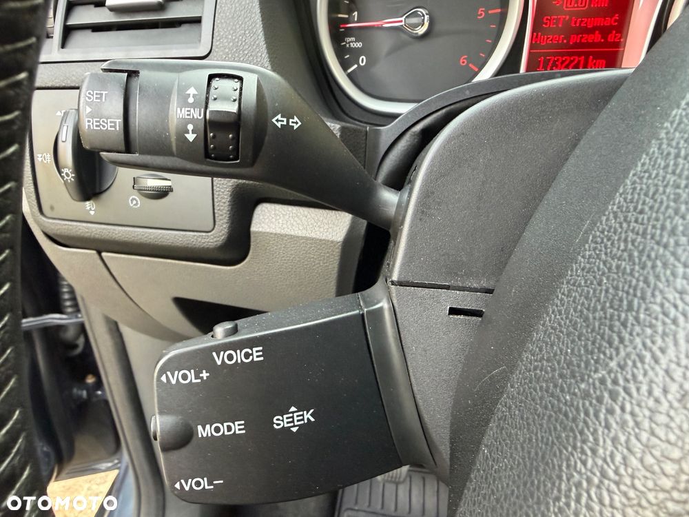 Ford Kuga 2.0 TDCi 2x4 Titanium - 28