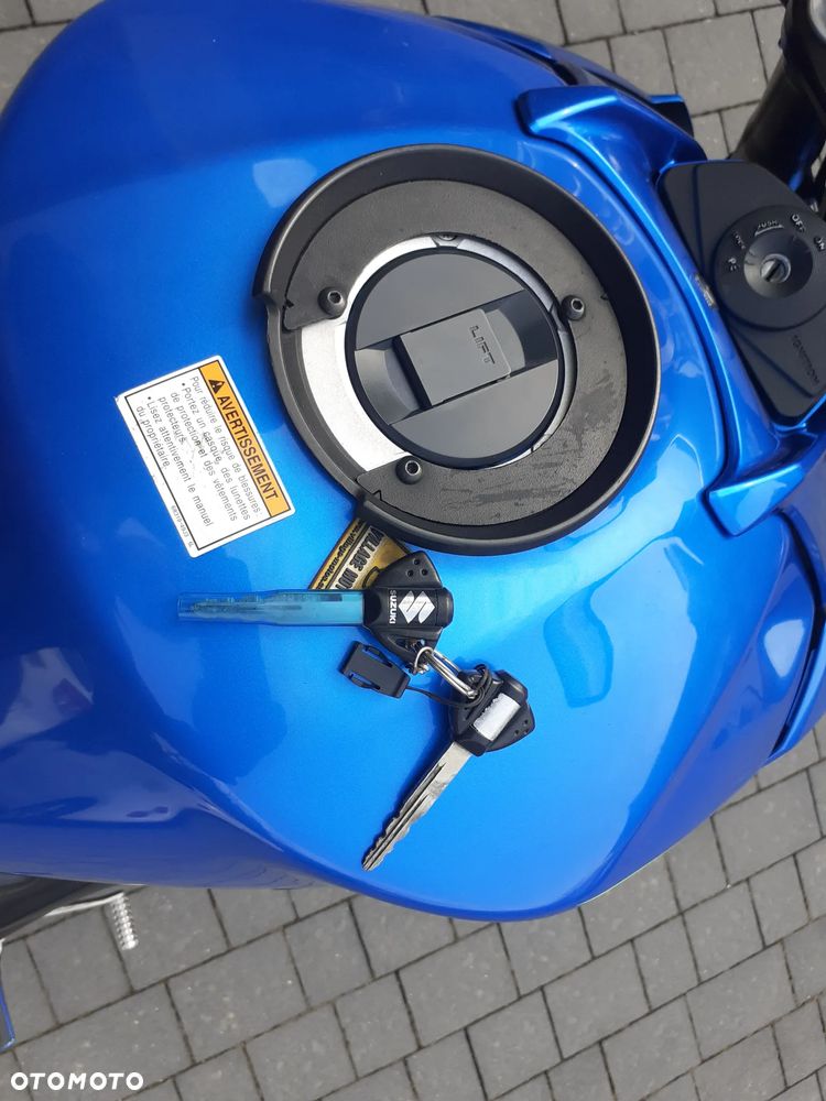 Suzuki GSR - 2