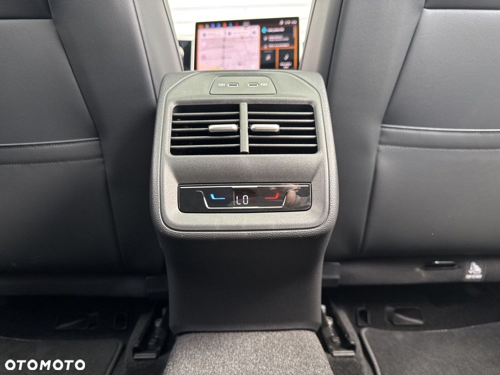 Volkswagen Passat Variant 2.0 TDI SCR 4Mot R-Line DSG - 17