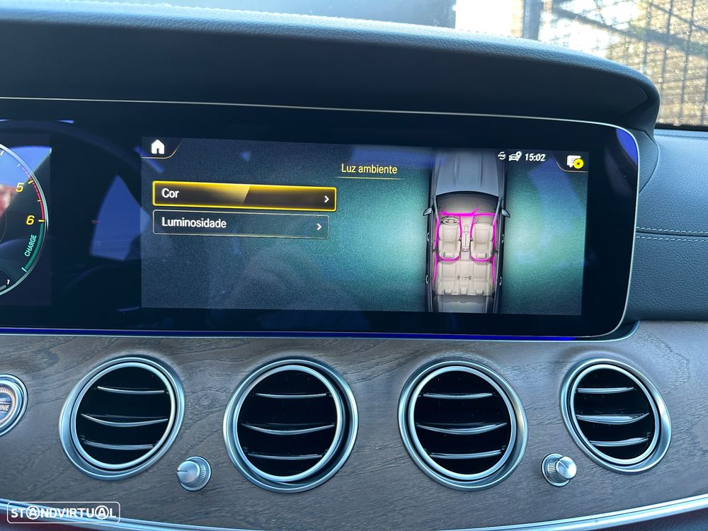 Mercedes-Benz E 300 de 4Matic 9G-TRONIC AMG Line - 15