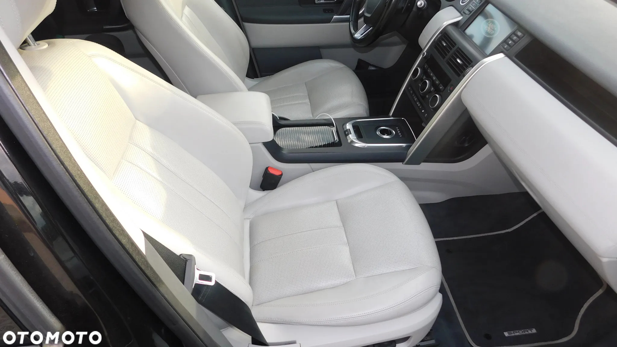 Land Rover Discovery Sport 2.0 Si4 HSE Luxury - 17
